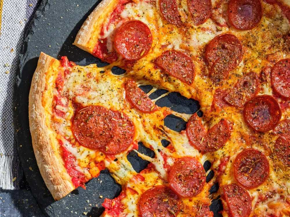 Pepperoni-Pizza_517b097b-0339-48ec-8cea-f3c60d9c4e4a - kópia-2